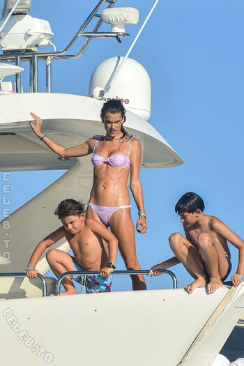 🔥 Alessandra ambrosio  page leaked private photo uncensored full