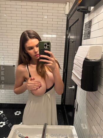 🔥 Ashley tervort  page leaked private photo uncensored full