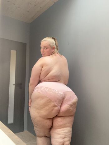 🔥 Bootyass girl leaked private photo uncensored full