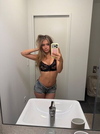 🔥 Deineeleyla  page leaked private photo uncensored full