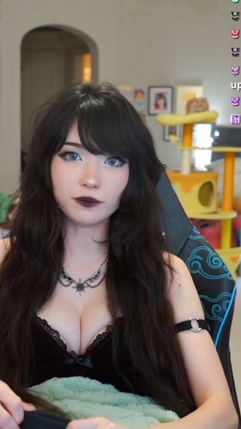 🔥 Emiru  page leaked private photo uncensored full