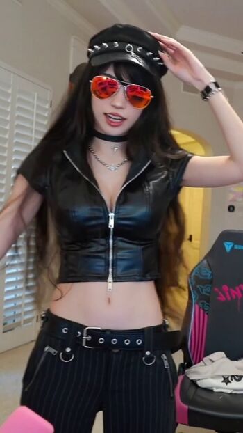 🔥 Emiru  page leaked private photo uncensored full