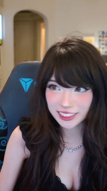 🔥 Emiru  page leaked private photo uncensored full