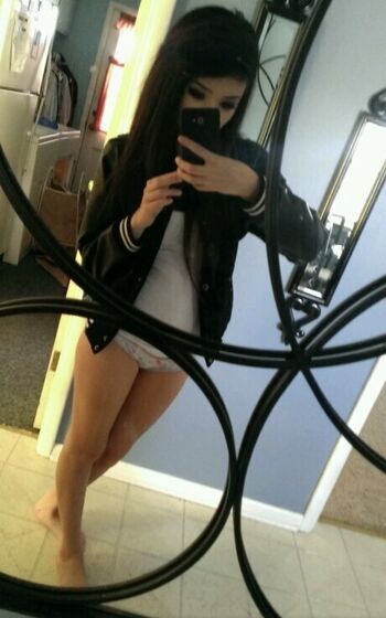 🔥 Emiru  page leaked private photo uncensored full