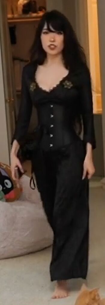 🔥 Emiru  page leaked private photo uncensored full