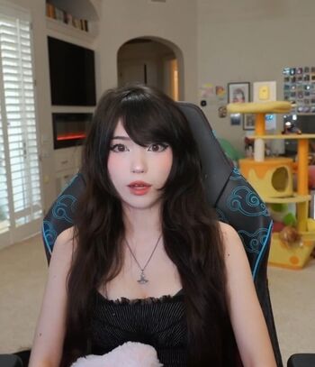 🔥 Emiru  page leaked private photo uncensored full