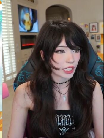 🔥 Emiru  page leaked private photo uncensored full