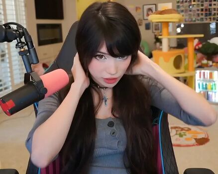 🔥 Emiru  page leaked private photo uncensored full