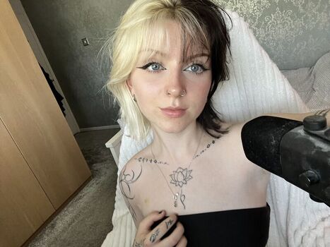 🔥 Emzeeni page leaked private photo uncensored full