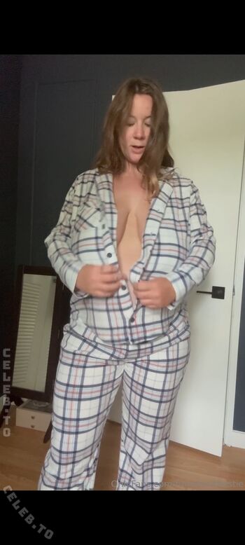 🔥 Fullerbustbestie leaked private photo uncensored full