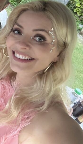 🔥 Holly willoughby page leaked private photo uncensored full