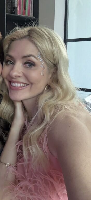 🔥 Holly willoughby page leaked private photo uncensored full