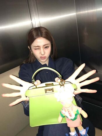 🔥 Huh yunjin  page leaked private photo uncensored full