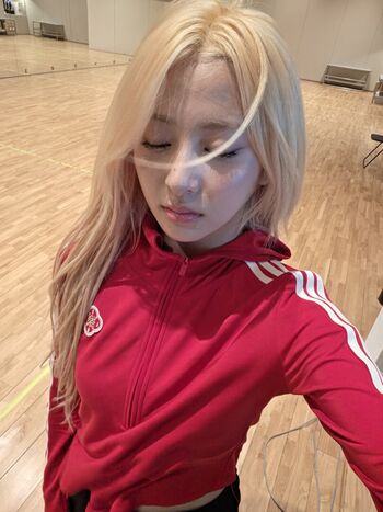 🔥 Huh yunjin  page leaked private photo uncensored full