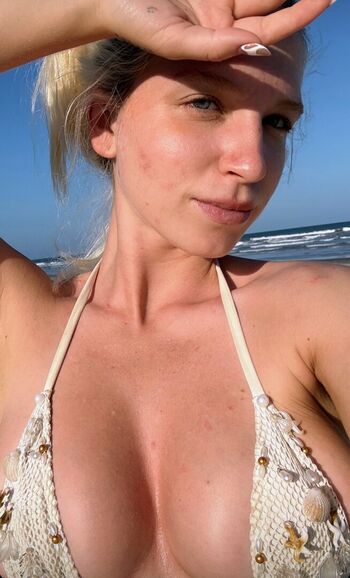 🔥 Iamcarlavoicu leaked private photo uncensored full