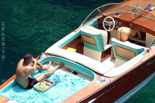 🔥 Kourtney kardashian page leaked private photo uncensored full