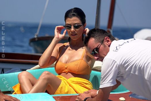 🔥 Kourtney kardashian leaked private photo uncensored full