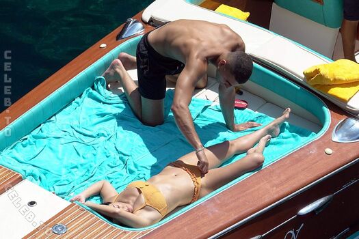 🔥 Kourtney kardashian leaked private photo uncensored full