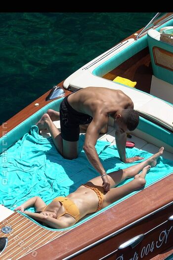 🔥 Kourtney kardashian leaked private photo uncensored full