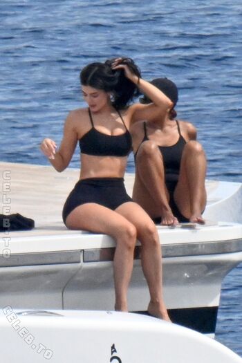 🔥 Kylie jenner  page leaked private photo uncensored full