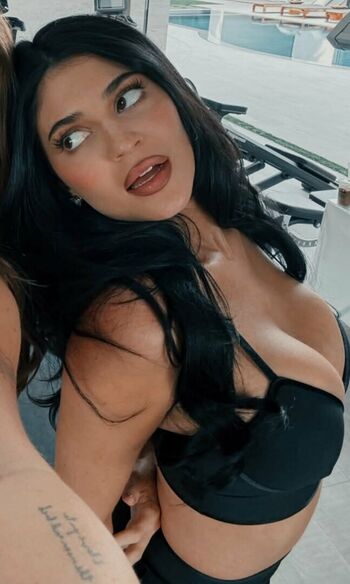 🔥 Kylie jenner  page leaked private photo uncensored full