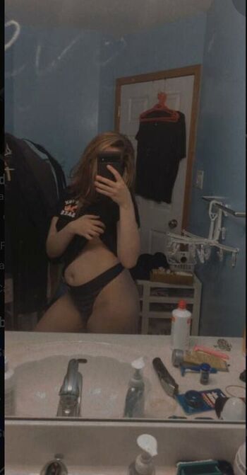 🔥 Ladyskyliyn leaked private photo uncensored full