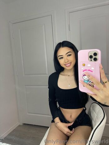 🔥 Liilysworld leaked private photo uncensored full