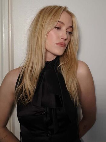 🔥 Maika monroe page leaked private photo uncensored full