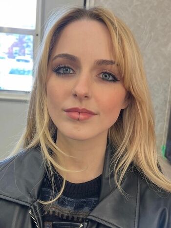 🔥 Mckenna grace  page leaked private photo uncensored full