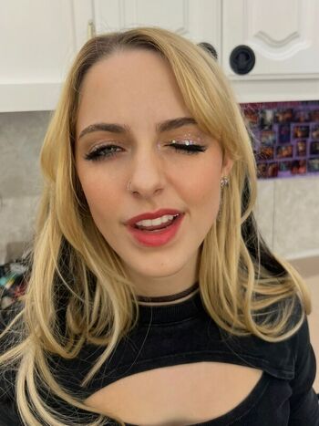 🔥 Mckenna grace  page leaked private photo uncensored full