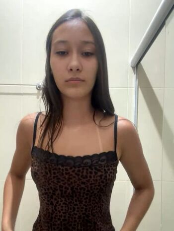 🔥 Novinhas com peitos pequenos leaked private photo uncensored full