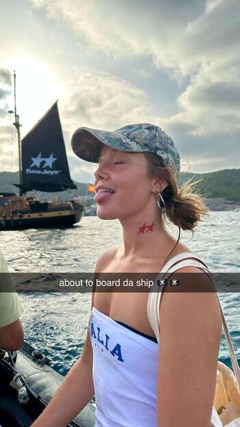 🔥 Olivia ponton page leaked private photo uncensored full