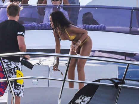 🔥 Rihanna  page leaked private photo uncensored full