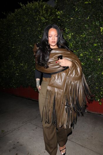 🔥 Rihanna  page leaked private photo uncensored full