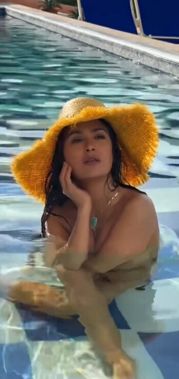 🔥 Salma hayek  page leaked private photo uncensored full