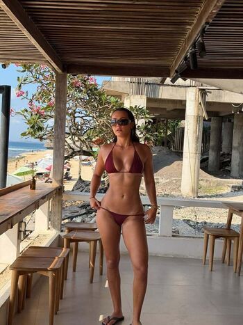 🔥 Slim women with a big ass leaked private photo uncensored full