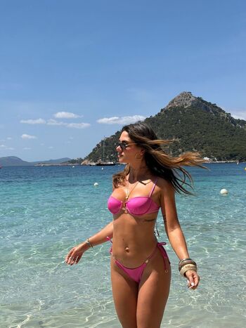 🔥 Women in bikinis page leaked private photo uncensored full