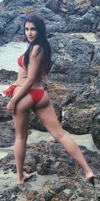 🔥 Women in bikinis page leaked private photo uncensored full