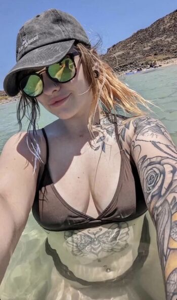 🔥 Women in bikinis page leaked private photo uncensored full