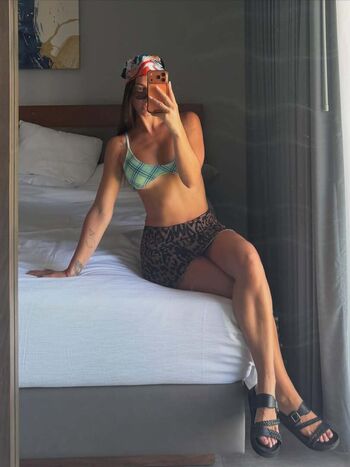 🔥 Women in bikinis leaked private photo uncensored full