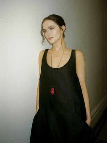 🔥 Zoey deutch page leaked private photo uncensored full